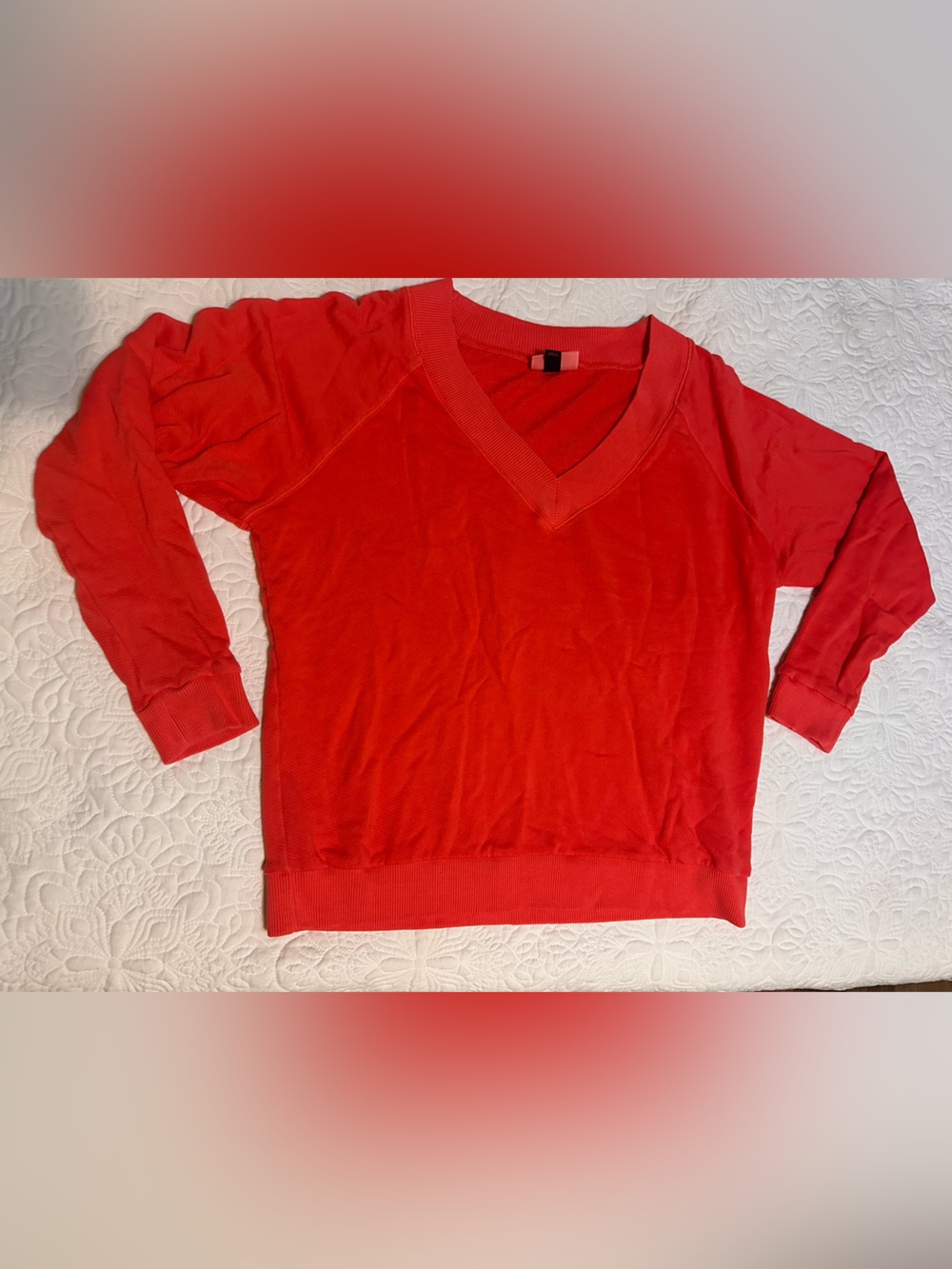 Universal Thread Women's V-Neck Pullover Sweater - Red